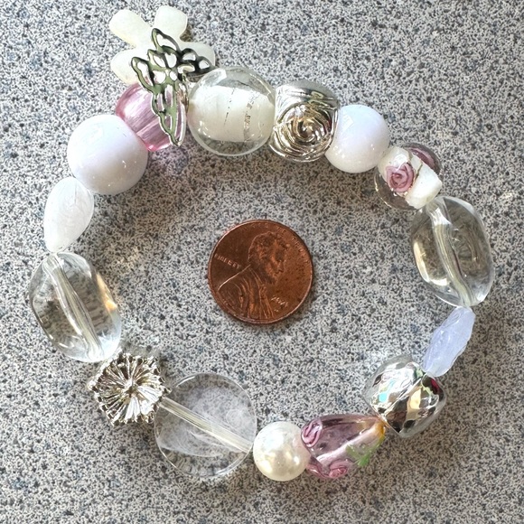 Avon Beaded Chic Charm bracelet Romance NIB NWT pearl butterfly rose stretch Y2K - Picture 6 of 12